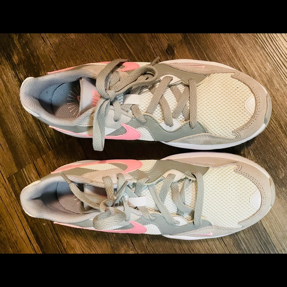 Nike Air Max Fusion  Youth 7 / Women size 9 / pink white and gray / NWOT